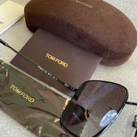 BRAND NEW Tom Ford Black Aviator Sunglasses Gradient Lenses